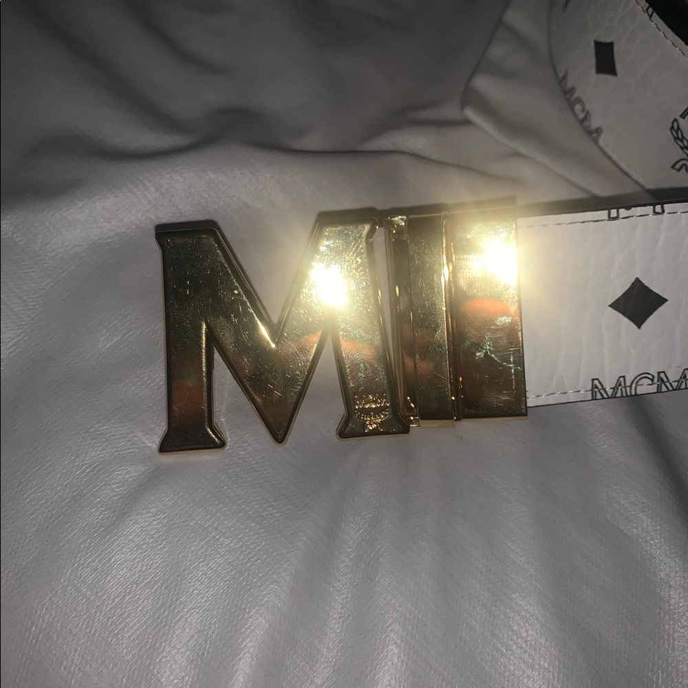MCM White and black reversible belt / size 40 / 10/10 condition / comes with bag